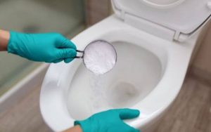 Bất Ngờ Với Khả Năng Thông Bồn Cầu Bằng Muối