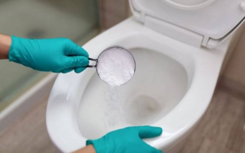 Bất Ngờ Với Khả Năng Thông Bồn Cầu Bằng Muối